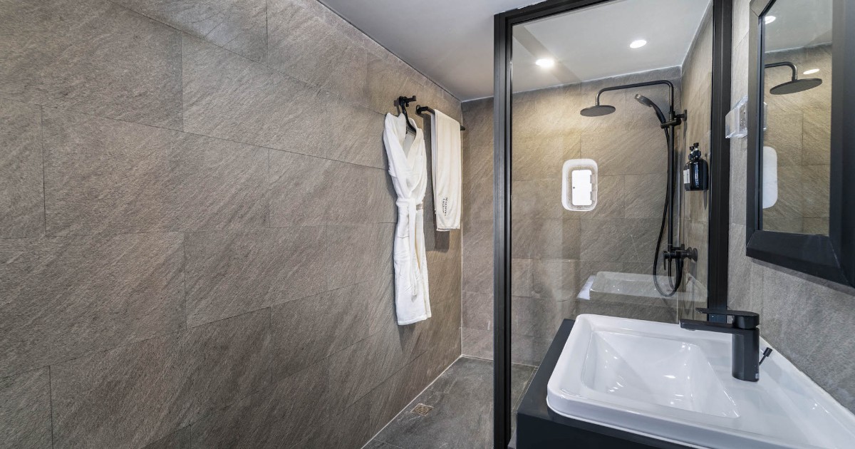 3 - Room 2 - Bathroom_resized