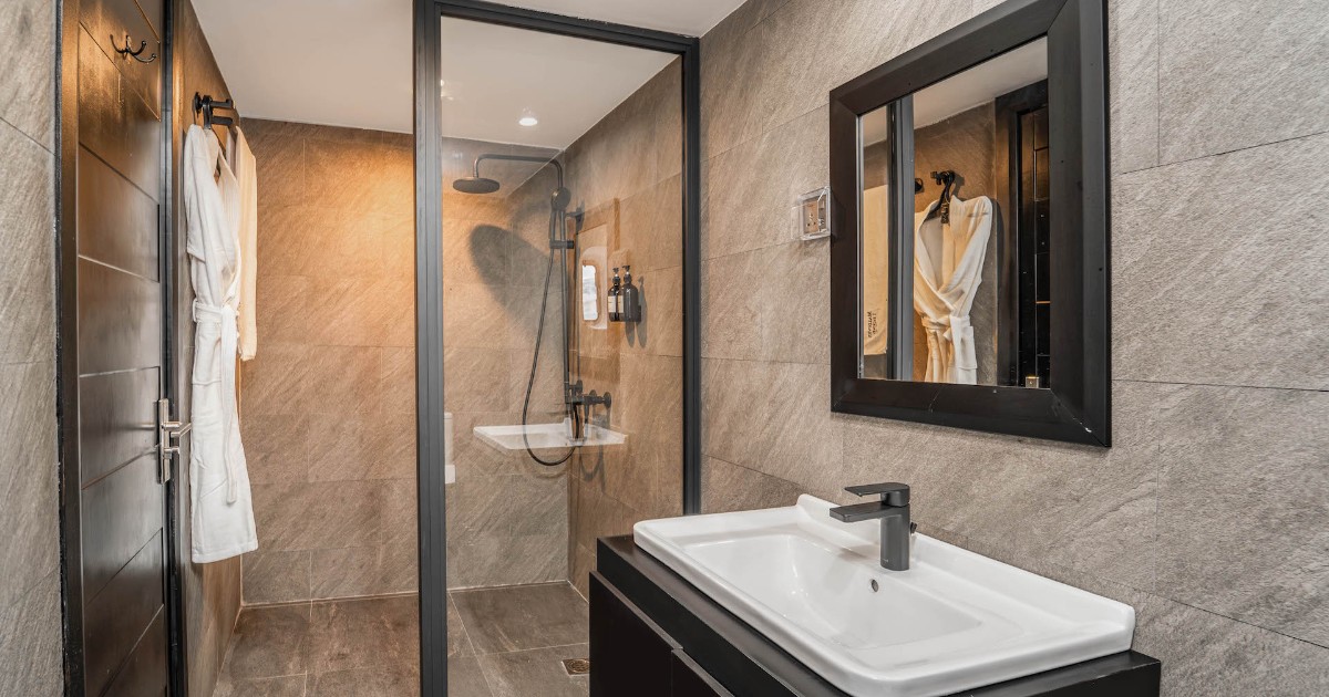 3 - Room 3 - Bathroom_resized