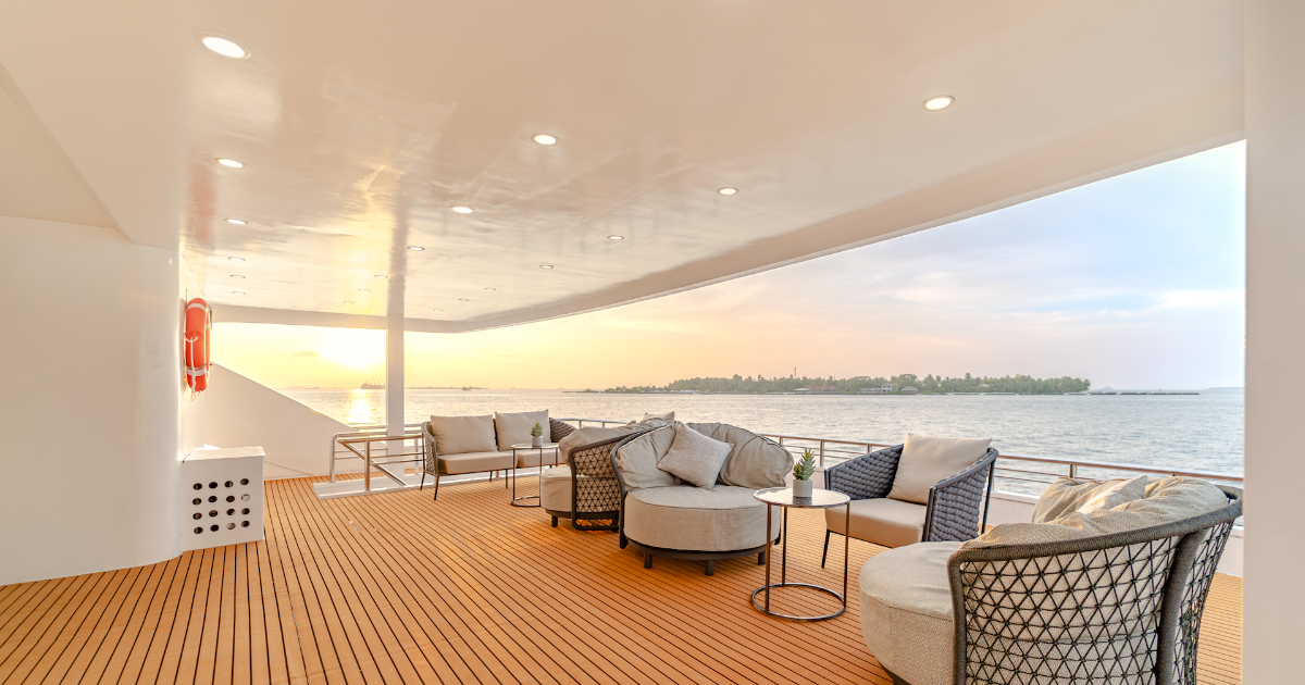 5 - Upper Deck - Lounge - 2_resized